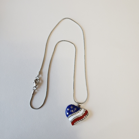 Exquisite Heart-Shaped Rhinestone Pendant Necklace - Dazzling Zinc Alloy Jewelry - Picture 6 of 7